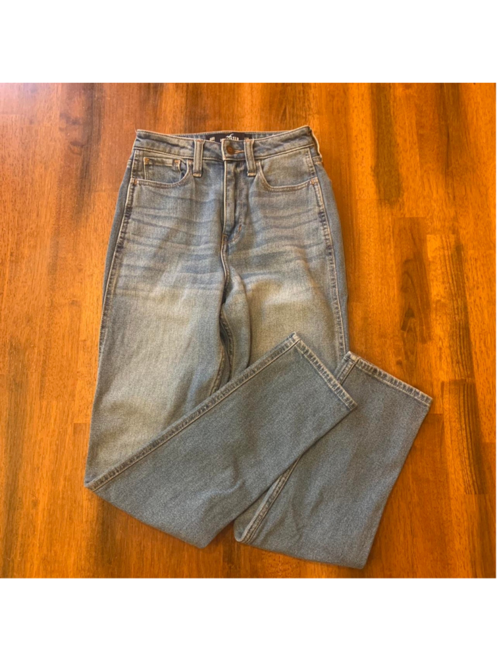 High waisted blue jeans with a straight leg, perfect for a casual look